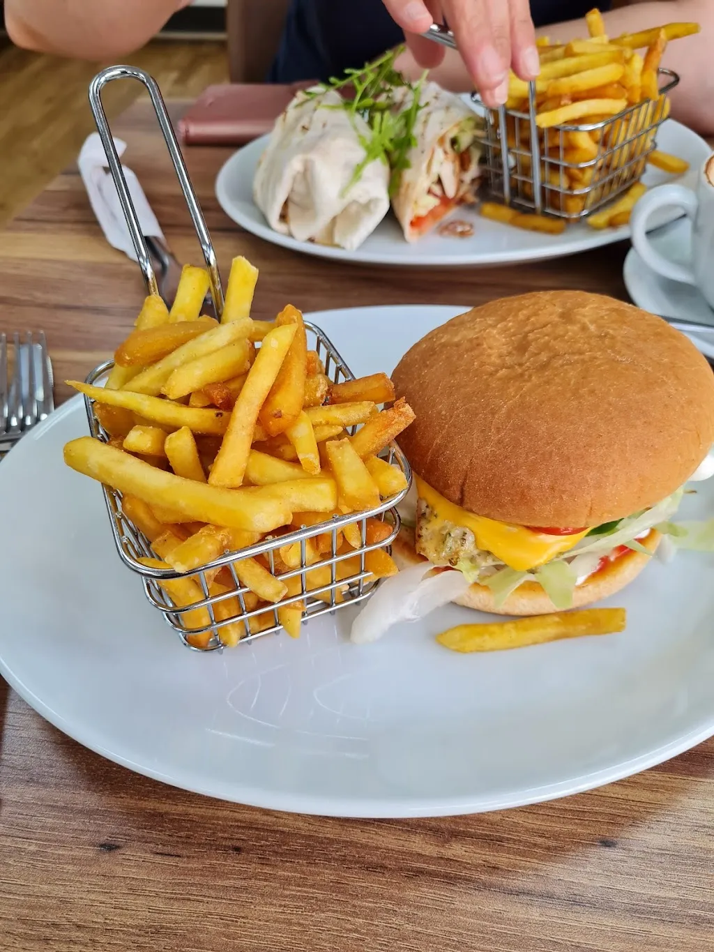 THE BELL Cafe & Multi Cuisine Restaurant (Greenwich & Cutty Sark)