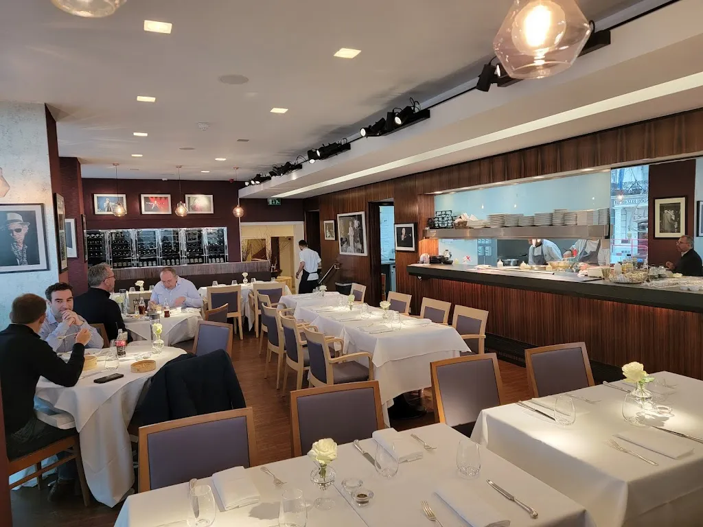 Tony Page @ Island Grill