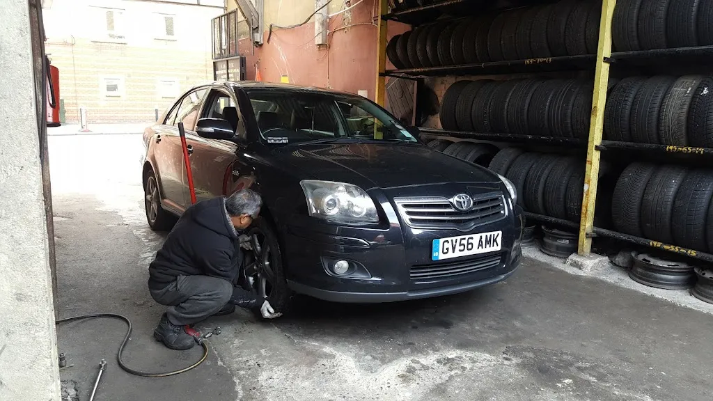 A & B Tyres