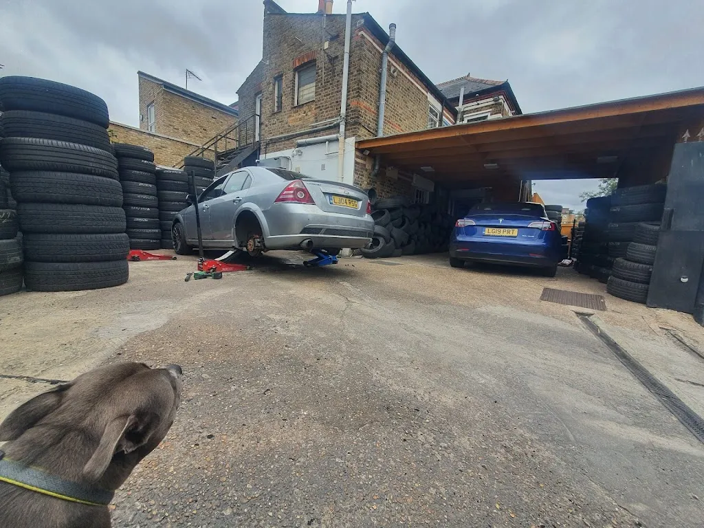 Brentford Tyres