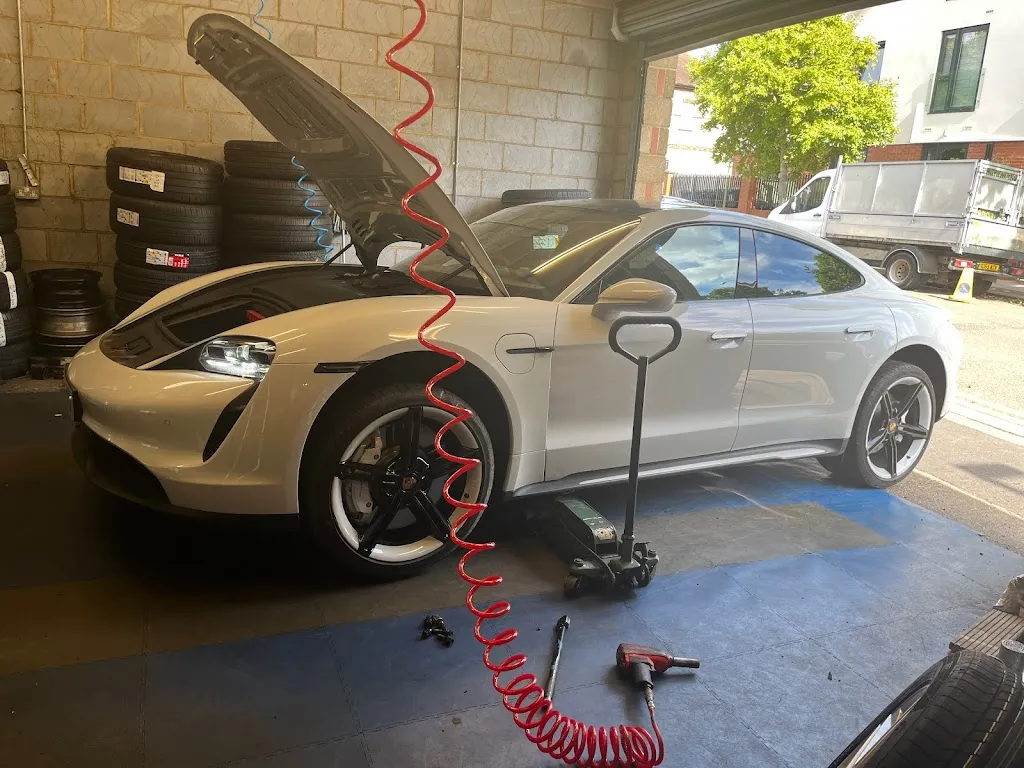 Chequered Tyre Service
