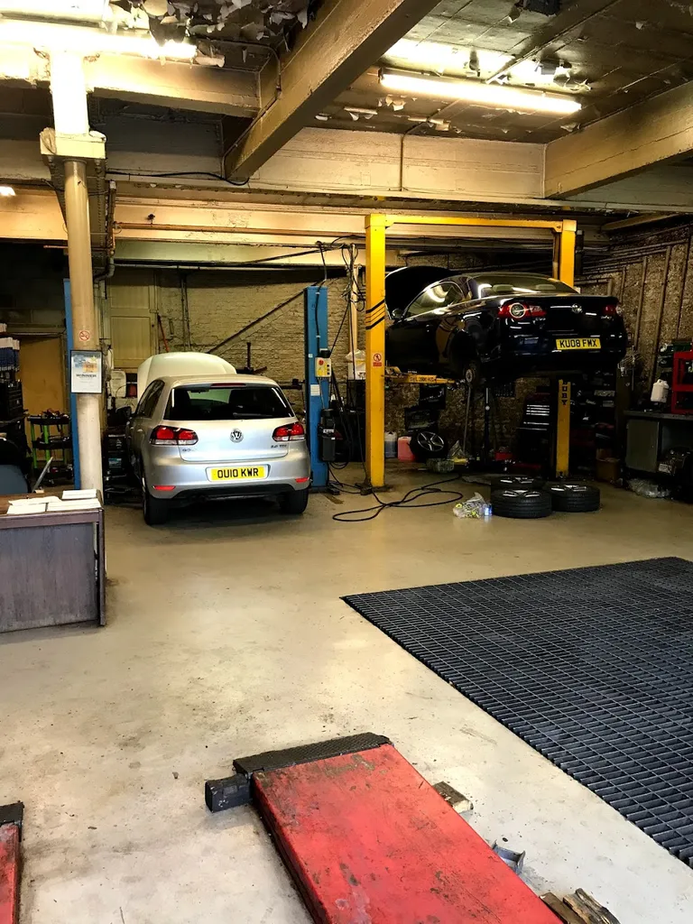 Chris & Chris Motors Ltd