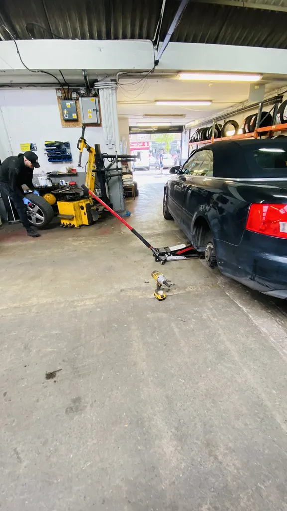 D's Tyres & Services