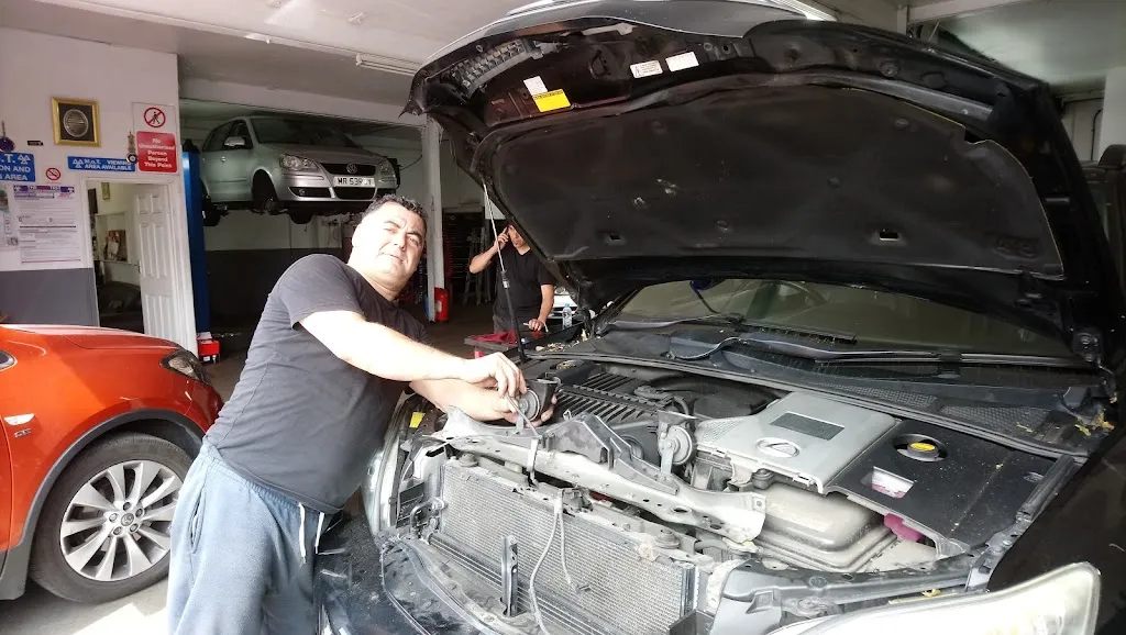 Deniz Auto repairs and Servicing and Mot