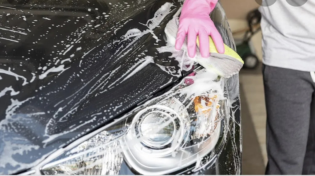 Din's hand car wash