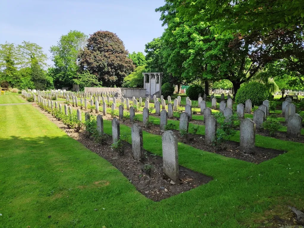 East Sheen Cemetery
