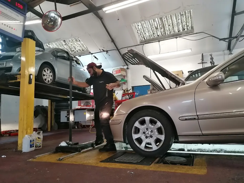 Edgware Cab & Car MOT Centre