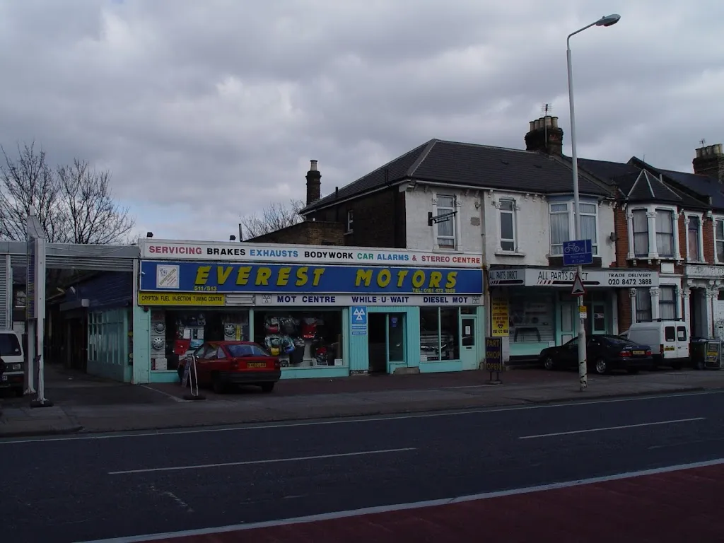 Everest Motors