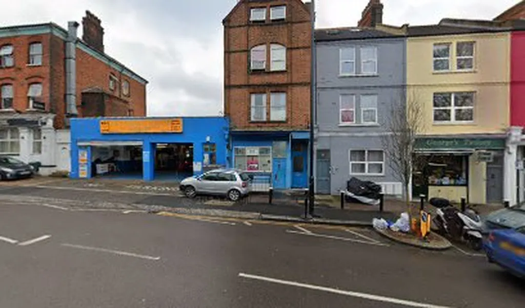 G & N Garages Ltd