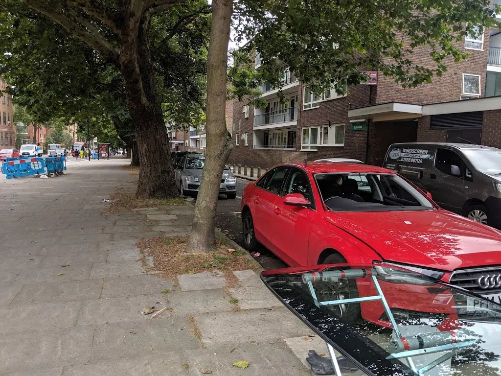 Global windscreen car glass services