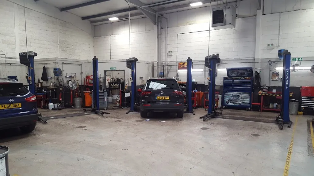 Halfords Autocentre Chingford