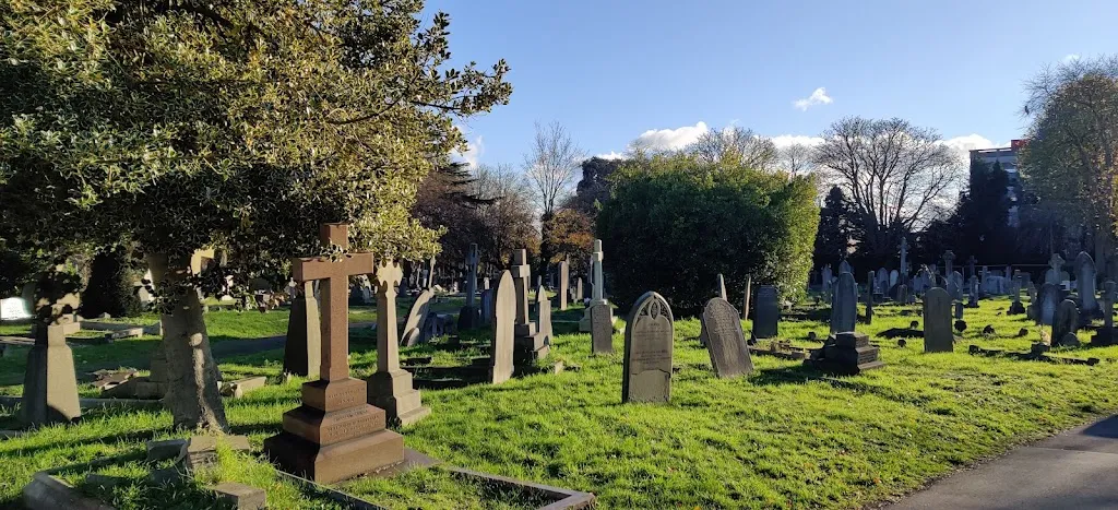 Isleworth Cemetery