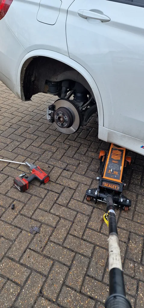 J & J Tyres