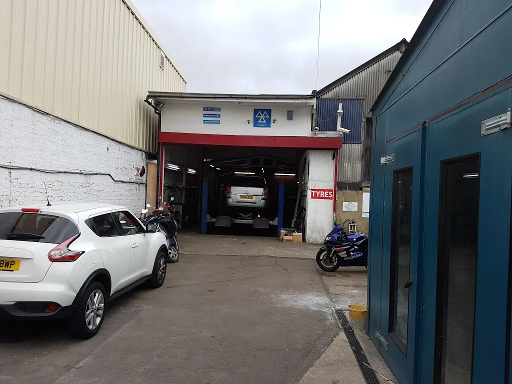 K-Max MOT Centre & Garage Services