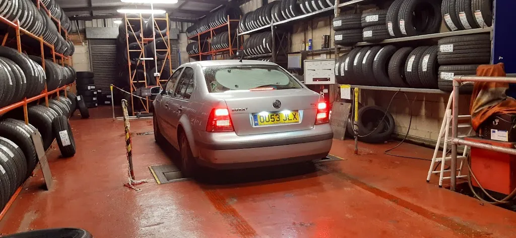 Kwik Fit - London - Hendon - Great North Way