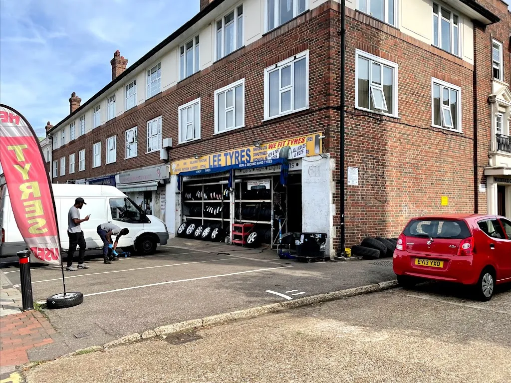 Lee Tyres