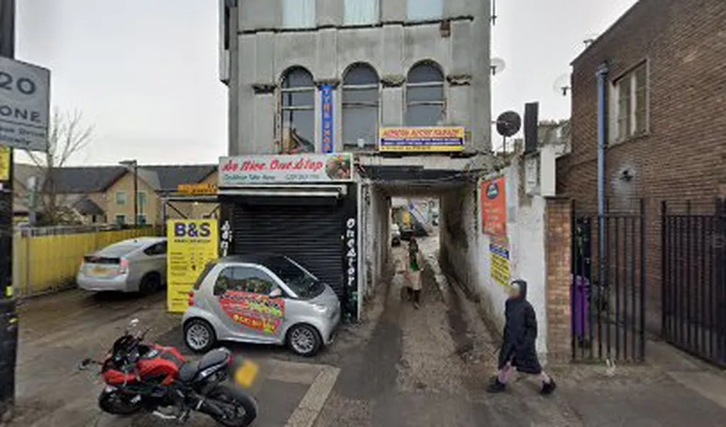 Modern Autos Garage