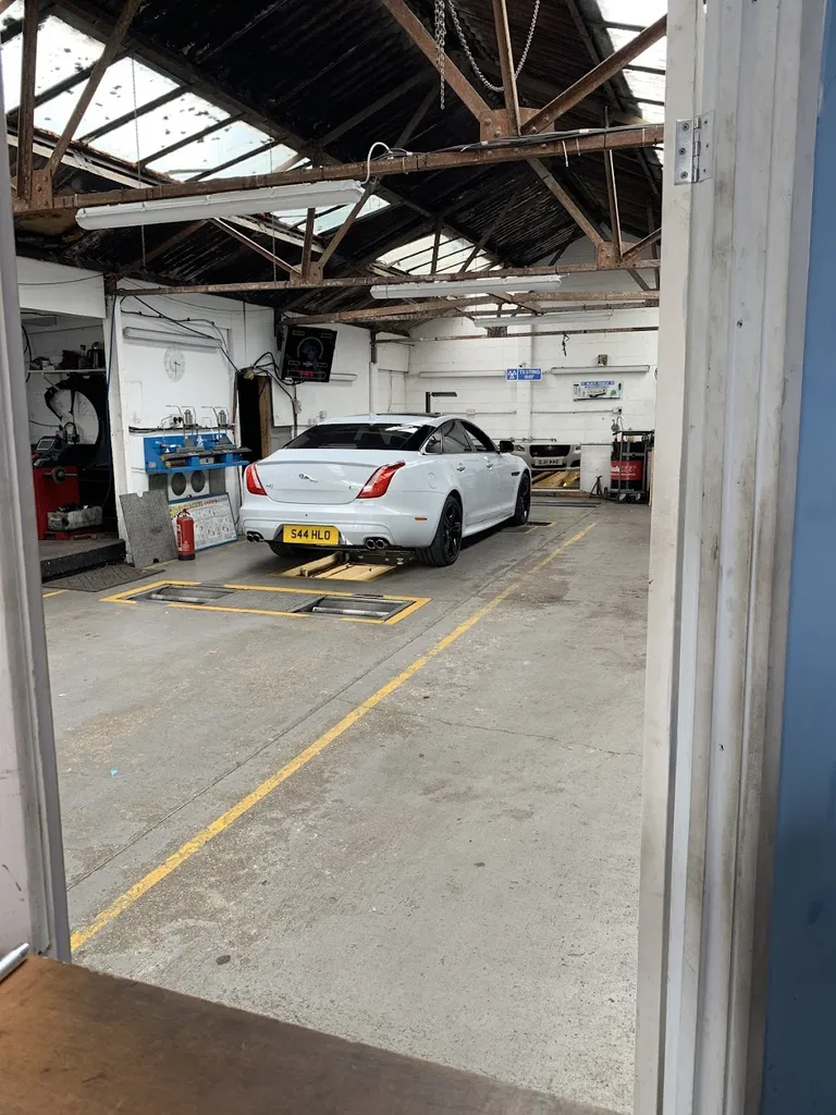 Pinner Green Mot & Service Centre
