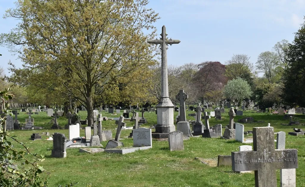 Queen’s Road Cemetery