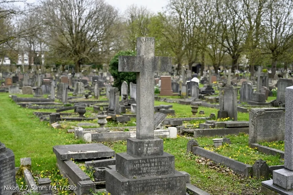 Royal Borough of Kensington and Chelsea Cemetery, Hanwell
