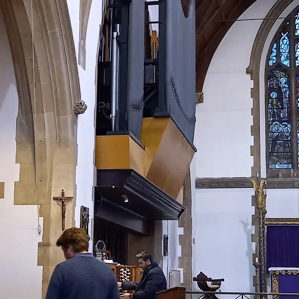 St Saviours, Raynes Park