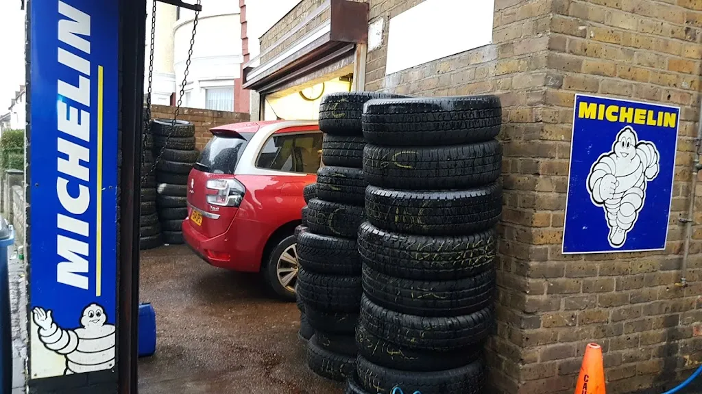 STREATHAM TYRES