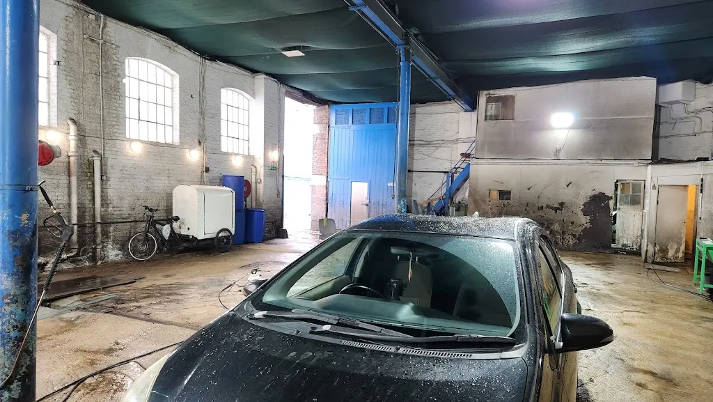 Tower Bridge Chamber St. - Julian Hand Car Wash