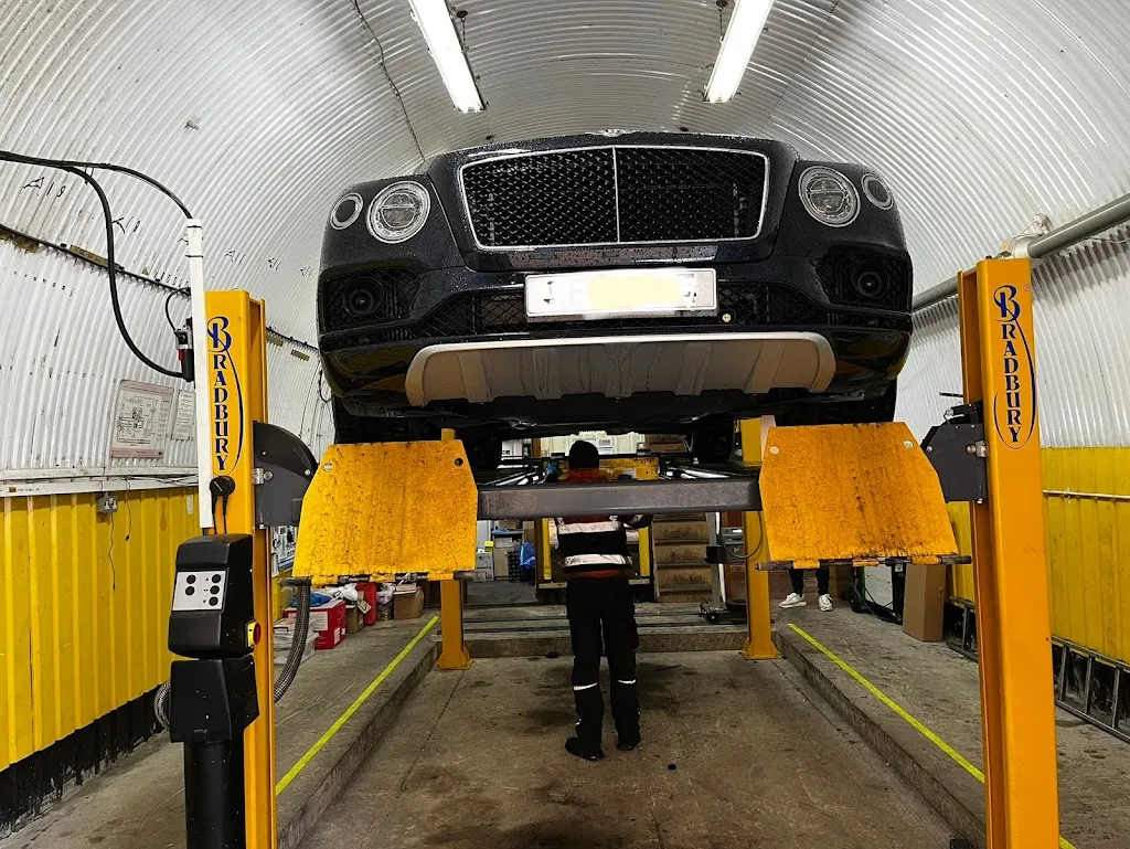 Tyre World ,MOT & Alignment Service