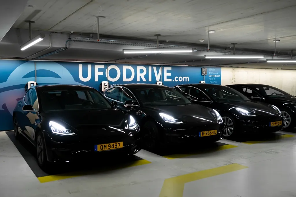 UFODRIVE: 24/7 Car Rental - London, Canary Wharf