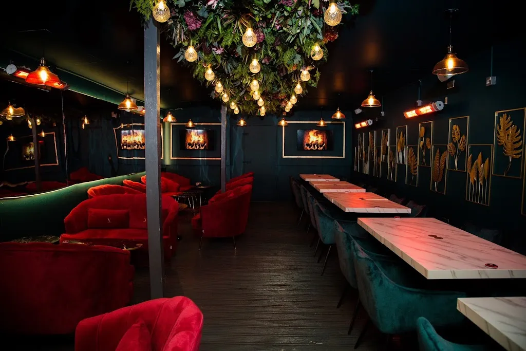 Velvets Cafe & Dessert Parlour
