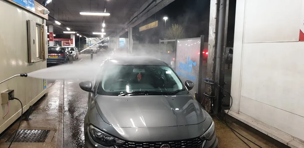 Waves Hand Car Wash Yiewsley