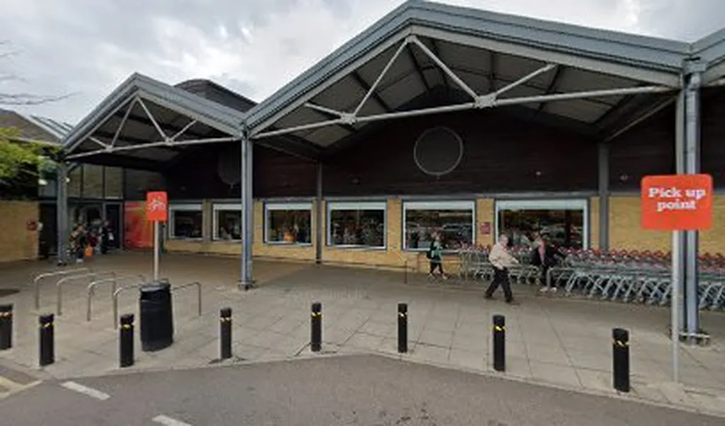Argos Highlands Village (Sainsbury's C&C)