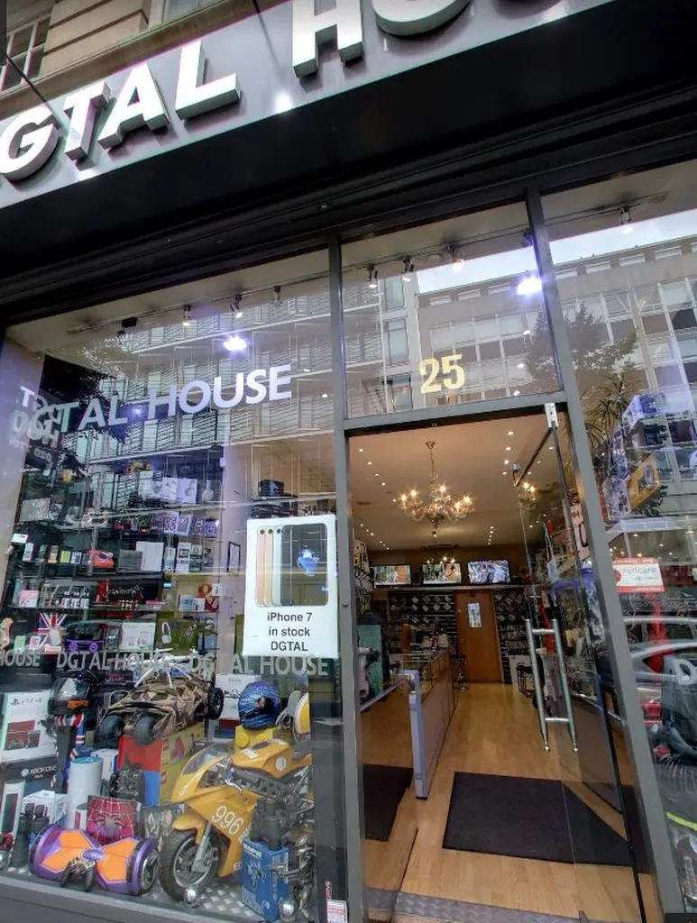 DGTAL HOUSE