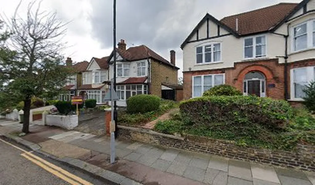 Doctor L Toma - Eltham Park Surgery