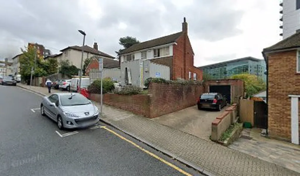 Dr E M Decothi - Dysart Surgery