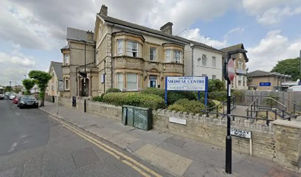 Dr O Ajayi-obe - Eversley Medical Centre