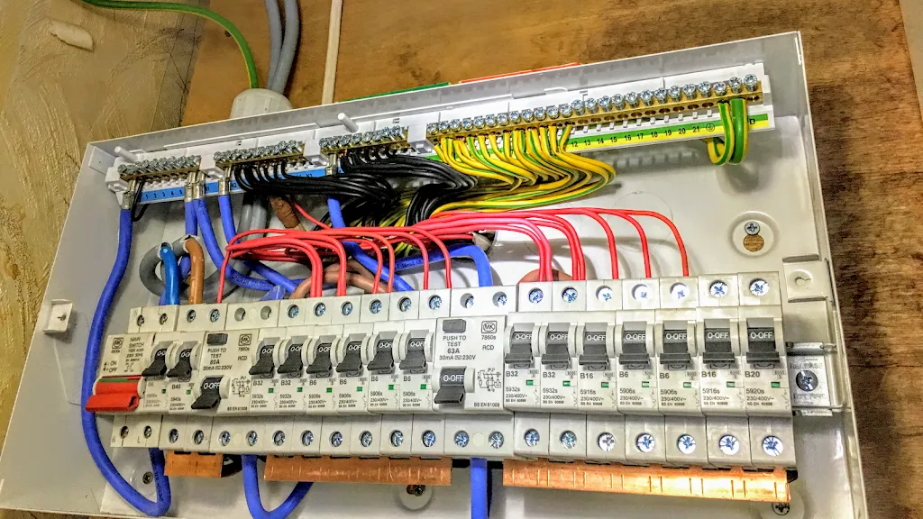 EALING ELECTRICIANS LTD