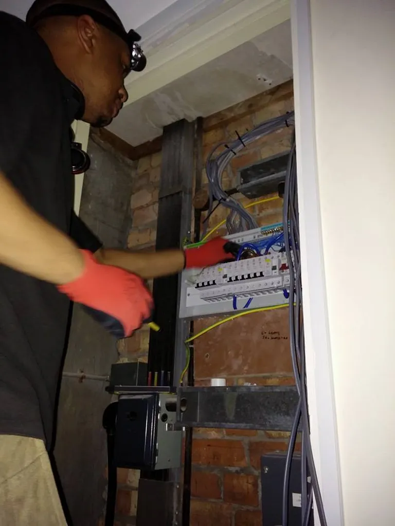 Lloyd Hallowell Electrics