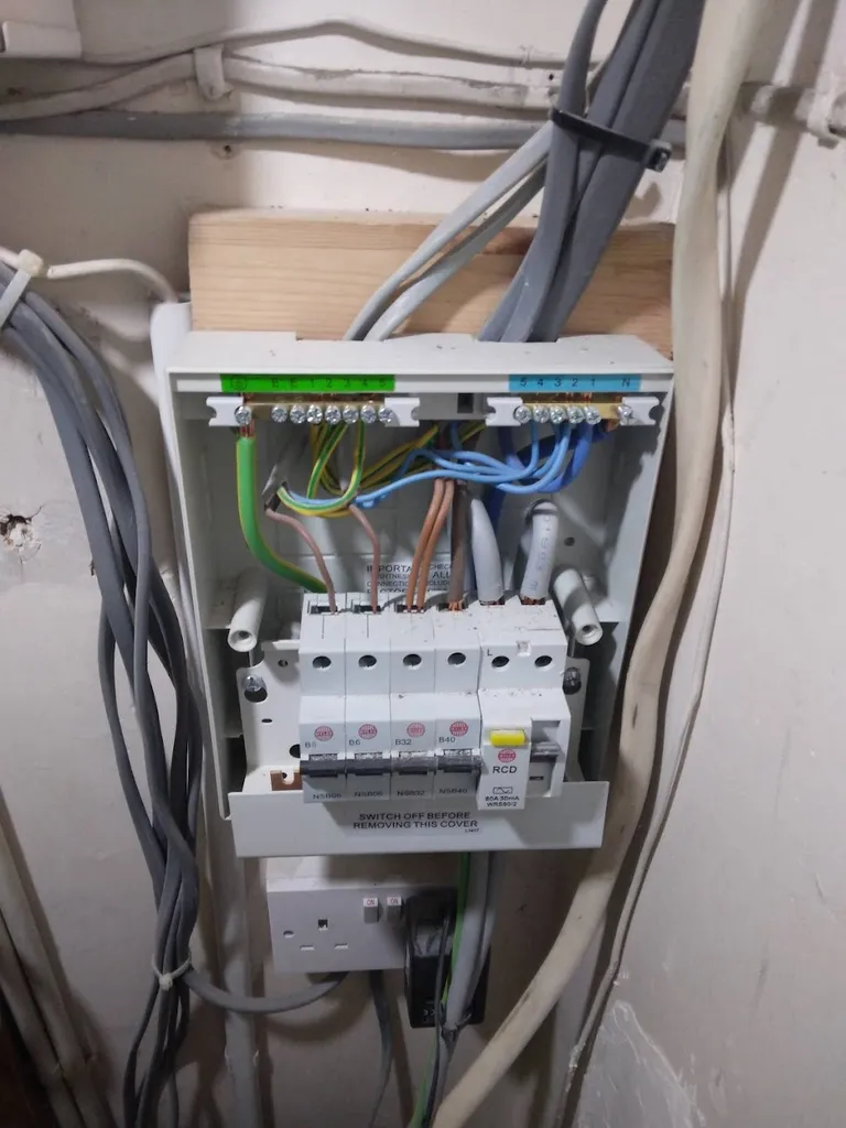 SM6 Electrician Wallington