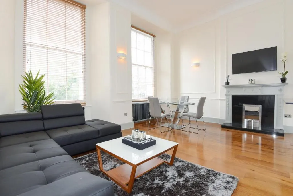 4 Front Furniture Ltd