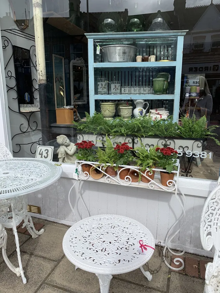 43 Decorative Antiques