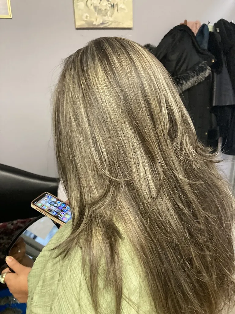 AGNIESZKA KUBIS - MATRIX HAIRDRESSER
