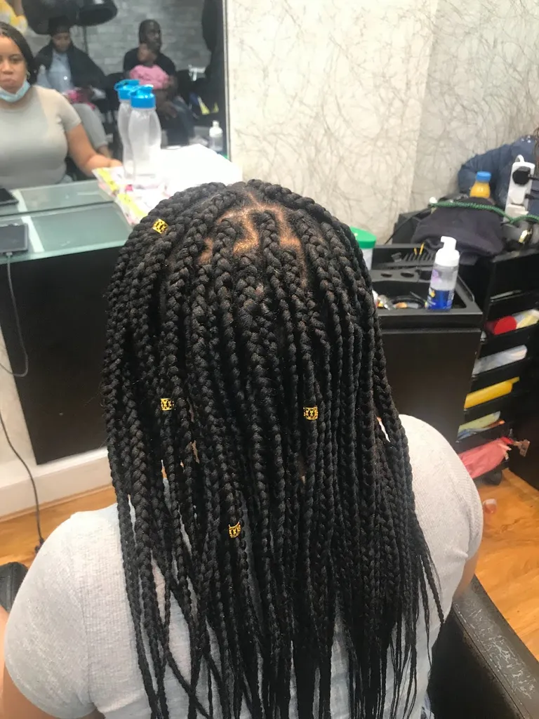 Glenda Elegance in Hair