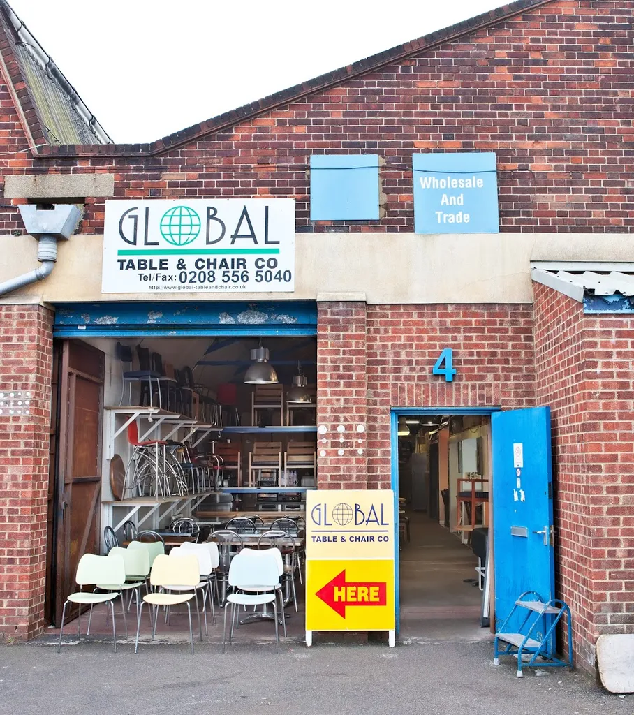 Global Table and Chair