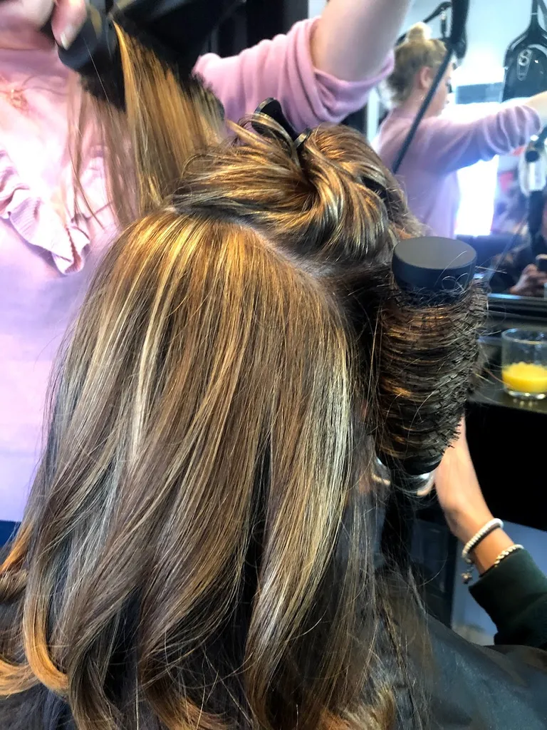 Glow Unisex Hair Specialist