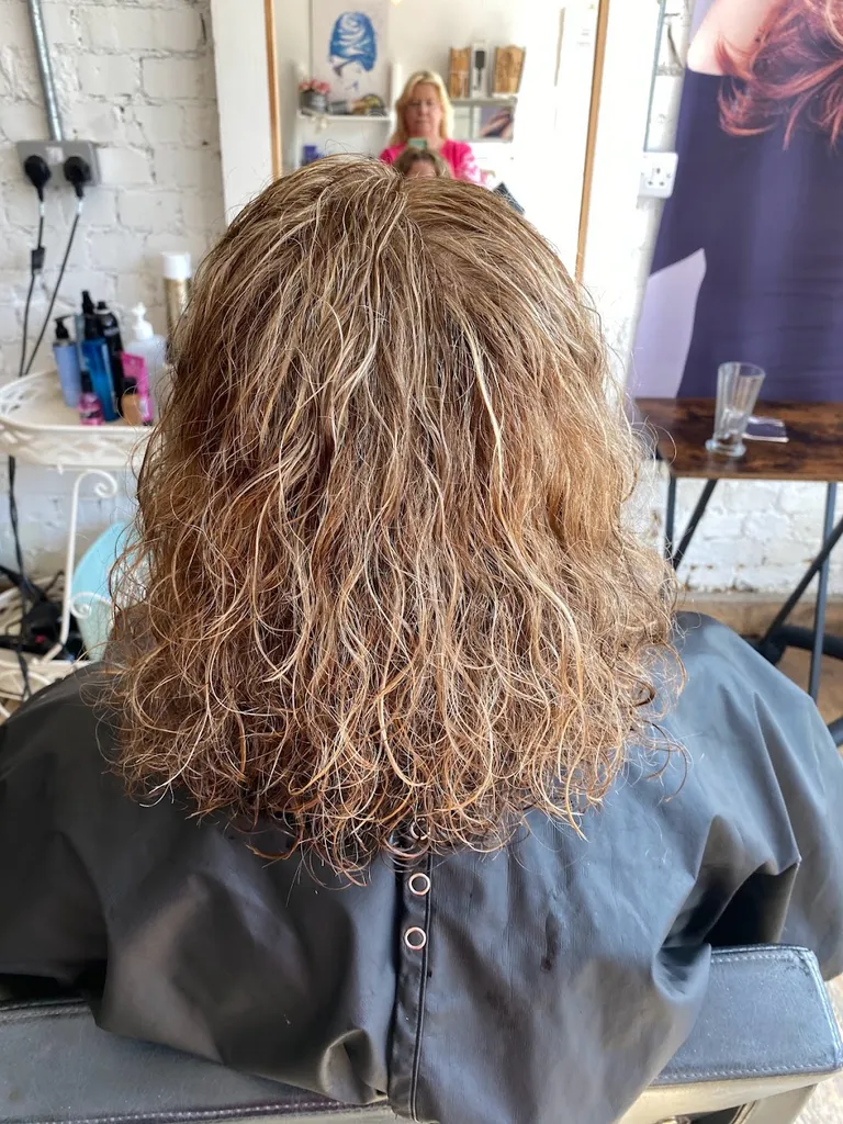 Hairs & Gracies Ltd