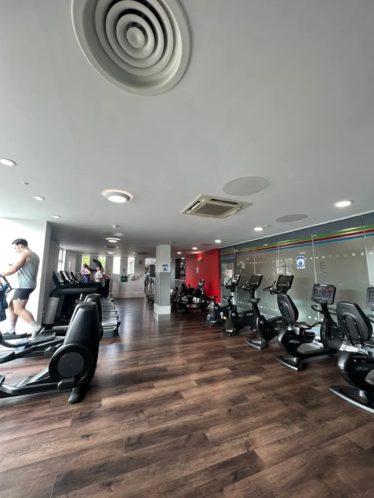 Isleworth Leisure Centre and Library