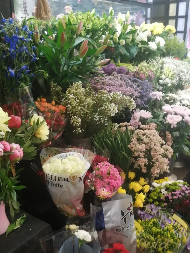 Laurel's Funeral Flowers