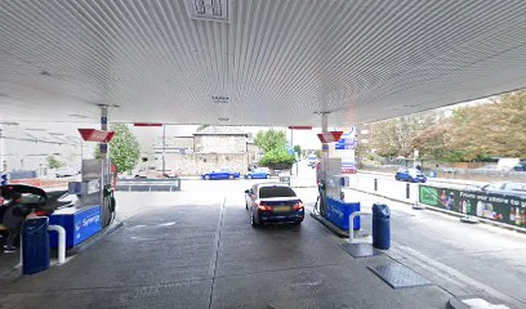 M R H Service Station