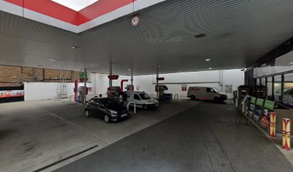 M R H Service Station